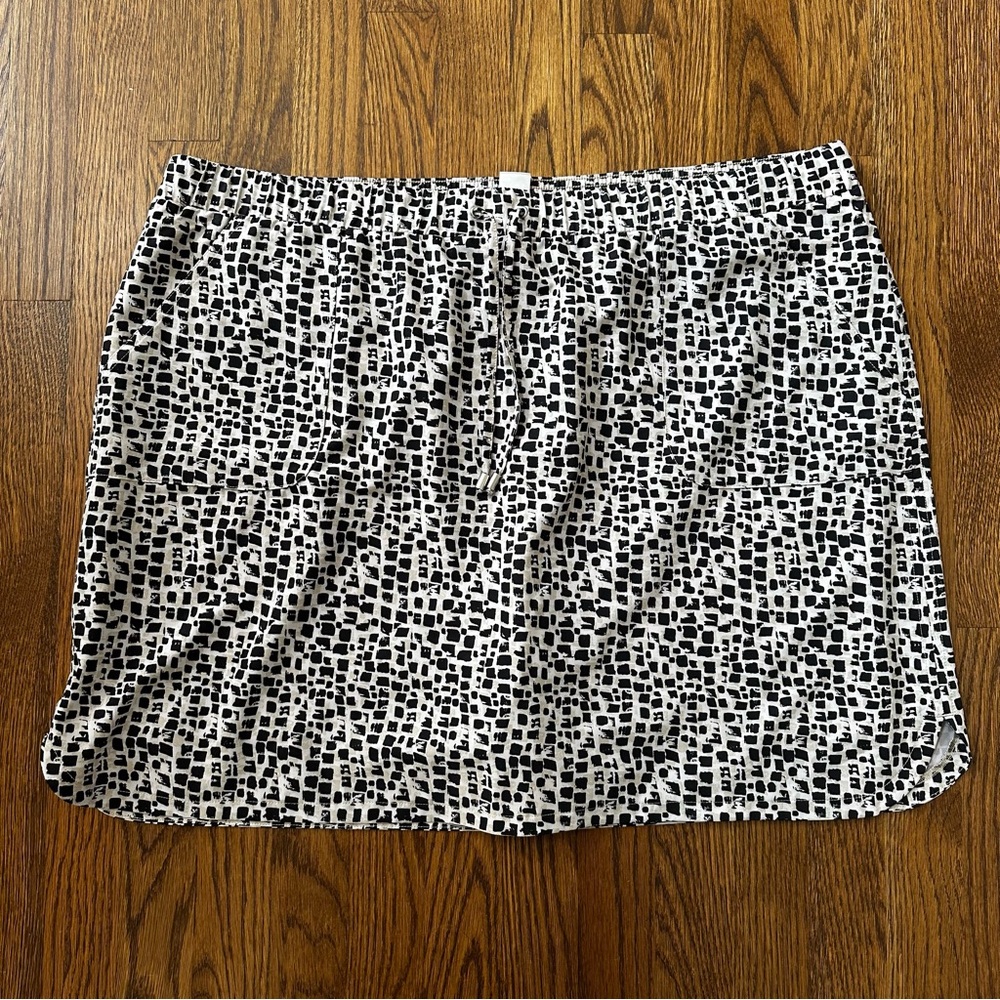 Chico's Zenergy UPF 50+ Chic 360 Printed Skort in square dots, size 20/Chico’s 4